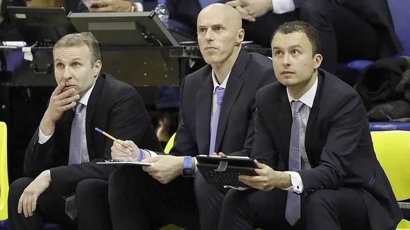 Jeep® ÉLITE : Laurent Vila et Jimmy Verove prolongent sur le banc de Pau