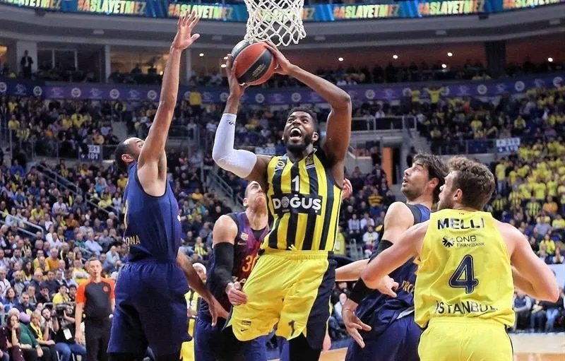 Jason Thompson (Fenerbahce) file en Chine