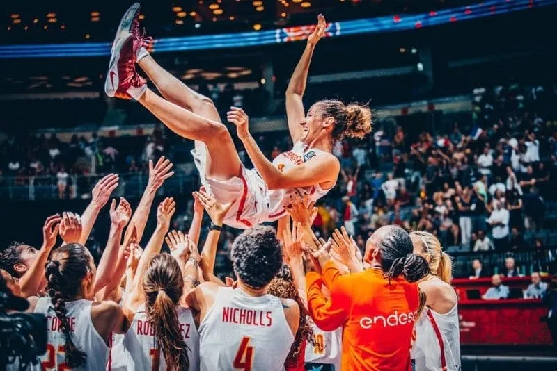 Mondial Féminin: Laia Palau, Cristina Ouviña et Queralt Casas avec les 16 Espagnoles