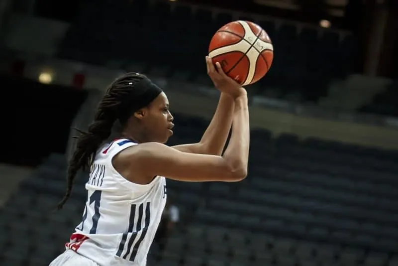 Equipe de France féminine: Les Bleues doublent la mise contre l’Italie, Marine Johannès en feu en première mi-temps