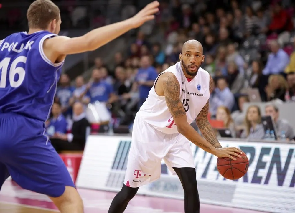 Ken Horton (ex Elan Béarnais) signe au Kazakhstan