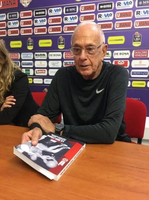 Italie: Le coach de légende de Turin Larry Brown retourne aux Etats-Unis pour se faire opérer