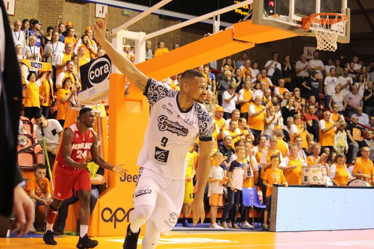 10 points, 10 rebonds et 6 contres, Taylor Smith a fait sa loi dans la raquette contre Monaco