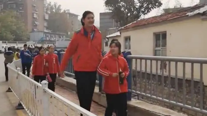 Chine: Une basketteuse de 2,10m à… 11 ans !