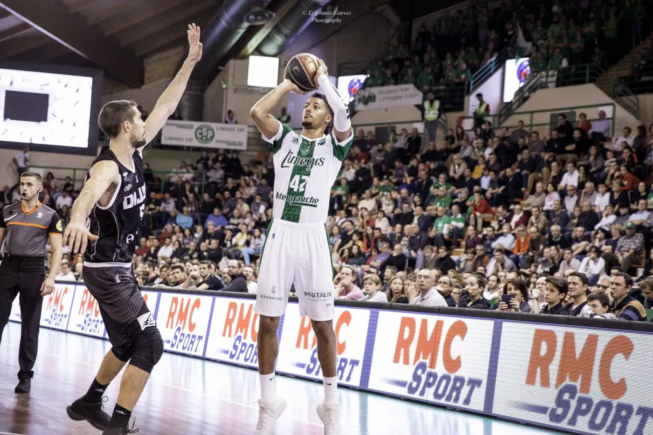 Vidéo: Le panier du Limougeaud William Howard de sa ligne des lancers-francs