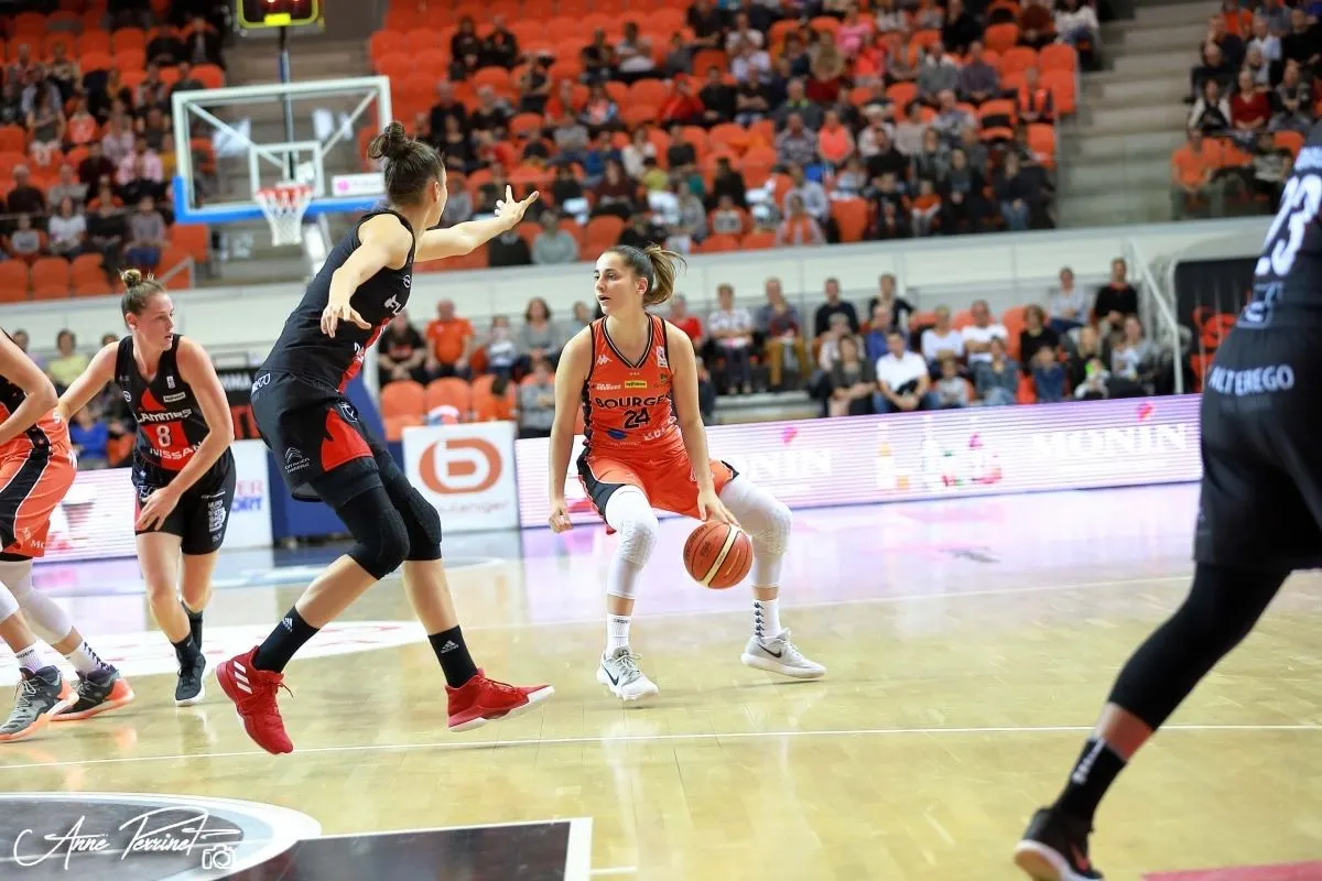 Vidéo : l’incroyable shoot de Lisa Berkani (Bourges) contre Villeneuve d’Ascq