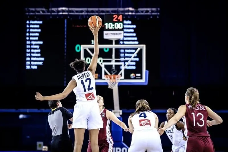 Iliana Rupert et la WNBA : L’exemple de Sandrine Gruda