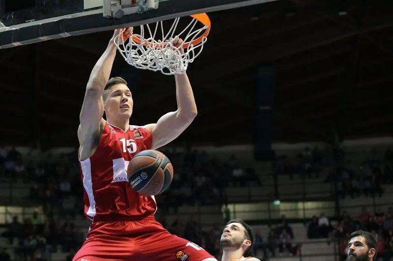 Italie : 5 à 6 semaines d’absence pour Kaleb Tarczewski (Milan), remplacé par Alen Omic ?