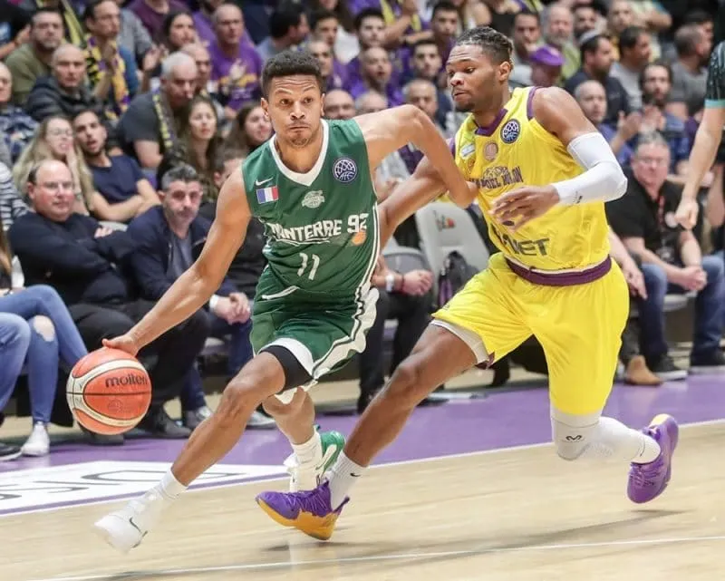 Le Champagne Basket s’effondre en deuxième mi-temps, Dominic Waters arrive