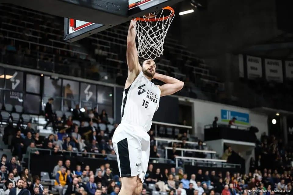 Miro Bilan (ex-Asvel) à Sassari, Elmedin Kikanovic (ex-Monaco) à Ankara