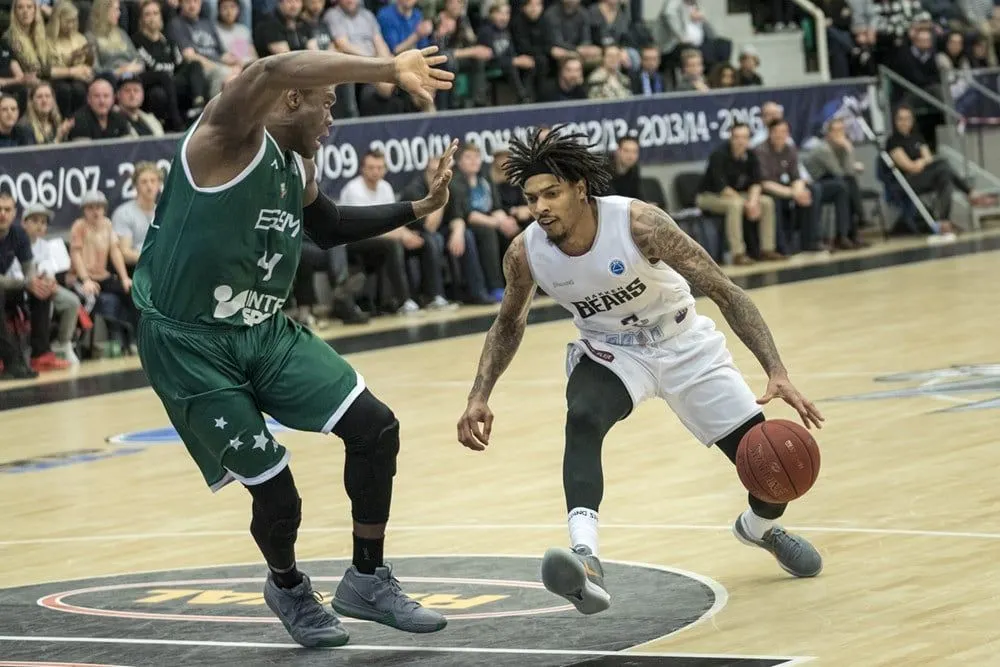 Jeep® ÉLITE : DeVaughn Akoon-Purcell vers Le Portel