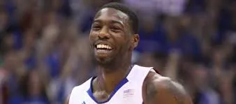 Vidéo : Un joueur de première division grecque dans le Shaqtin a Fool