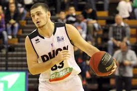 Vidéo : Hoopsidia défie le Dijonnais Axel Julien aux trick-shots