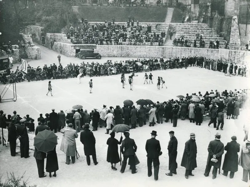 La photo rétro: Il y a 80 ans, la finale de la Coupe de France FSGT féminine aux Arènes de Lutèce