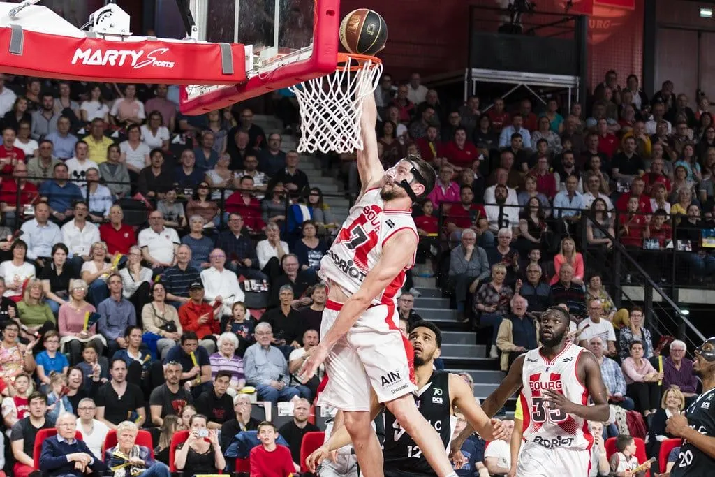 Jeep® ÉLITE : Maxime Courby prolonge avec Bourg jusqu’en 2021