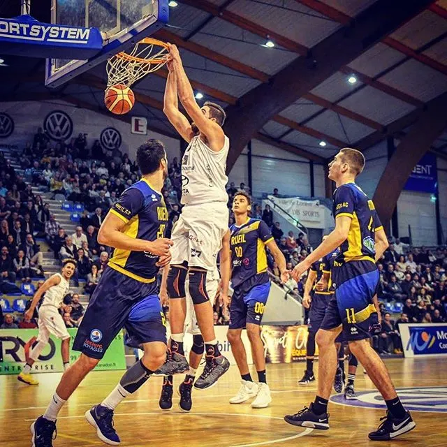 [REDIFF] Vincent Pourchot, le géant de 2,22m boudé par la France