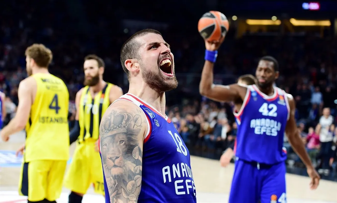 En direct du confinement avec… Adrien Moerman (Anadolu Efes) : « Le jeu me manque. J’ai vraiment envie de jouer au basket »