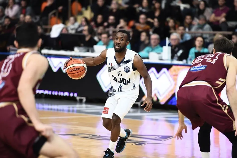 Vidéo: Le Dijonnais David Holston dans le top 10 des buzzer beater All-Time de la Champions League