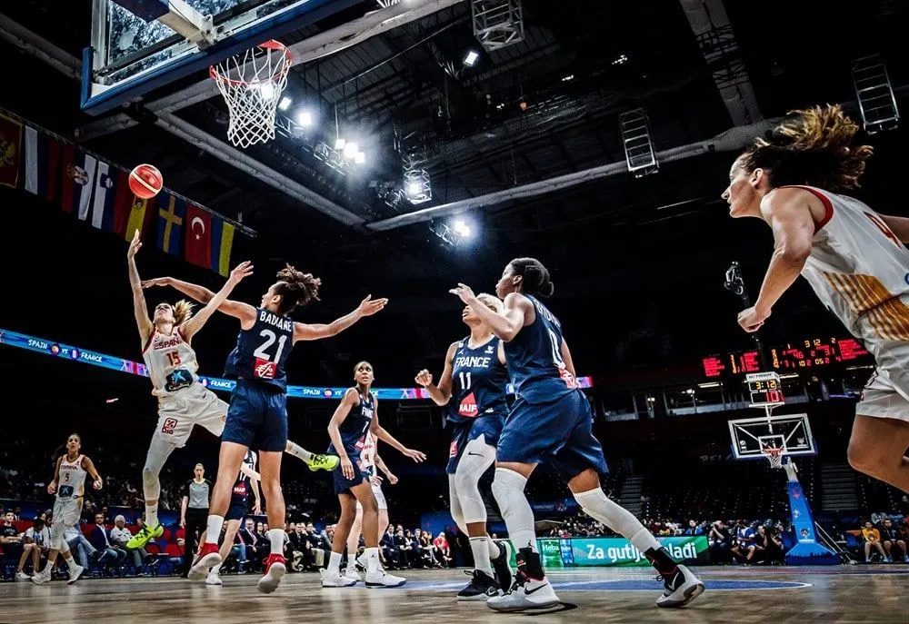 Euro féminin: Les Bleues ballotées dans le tourbillon espagnol, 66-86
