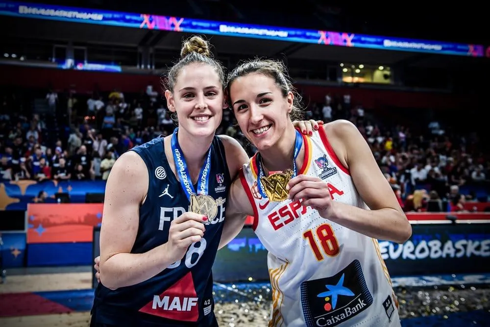 Vidéo: Dans le vestiaire des Bleues après la finale de l’Euro