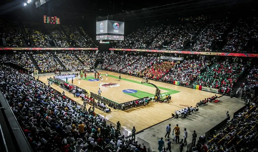 Photos et Vidéos: 15 000 spectateurs à Dakar pour Sénégal-Angola à l’Afrobasket féminin