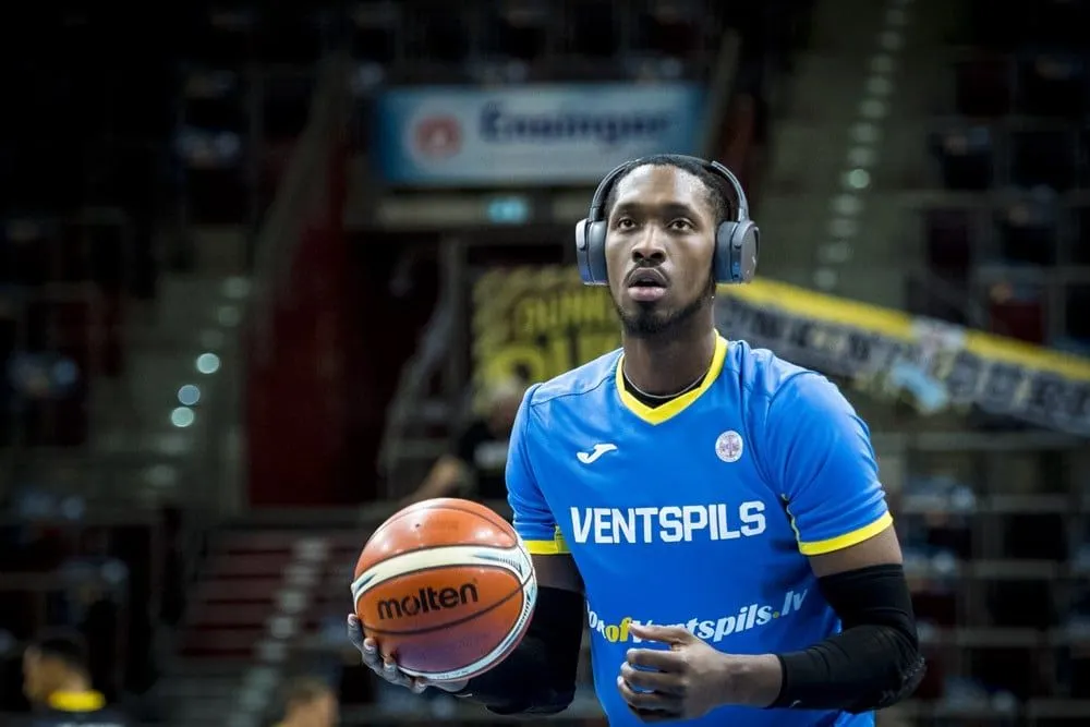 Jeep® ÉLITE : Jonathan Arledge arrive dans la peinture de Cholet Basket