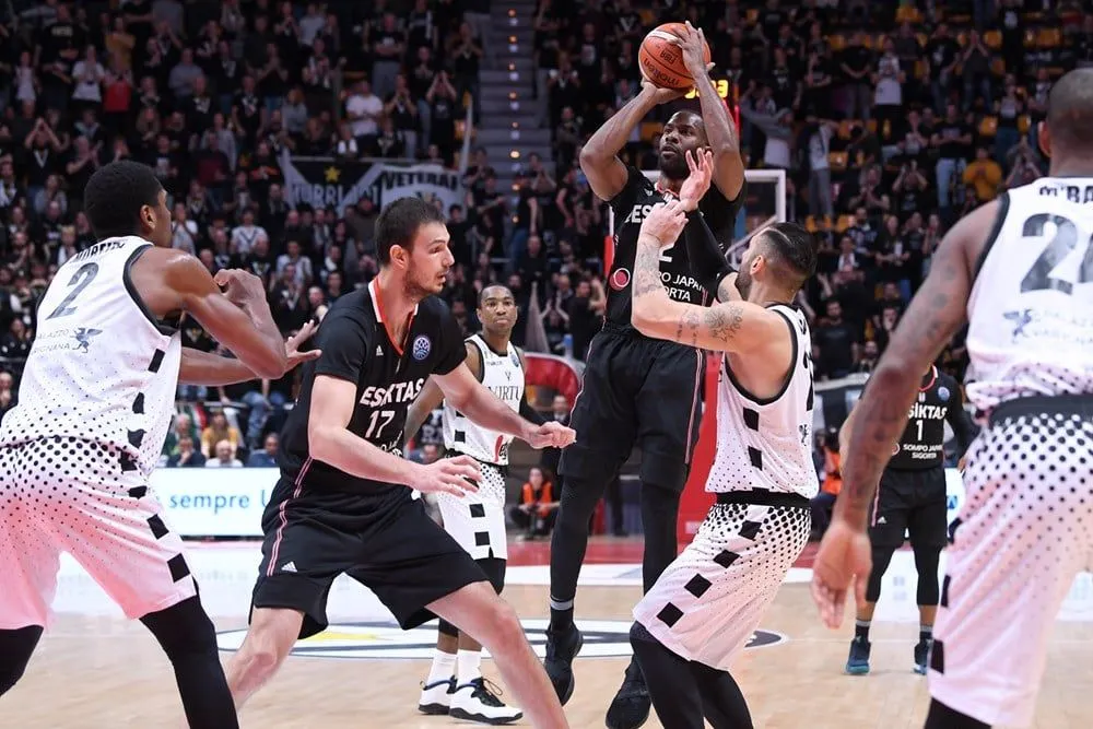 L’arrière Kyle Gibson signe à Boulazac