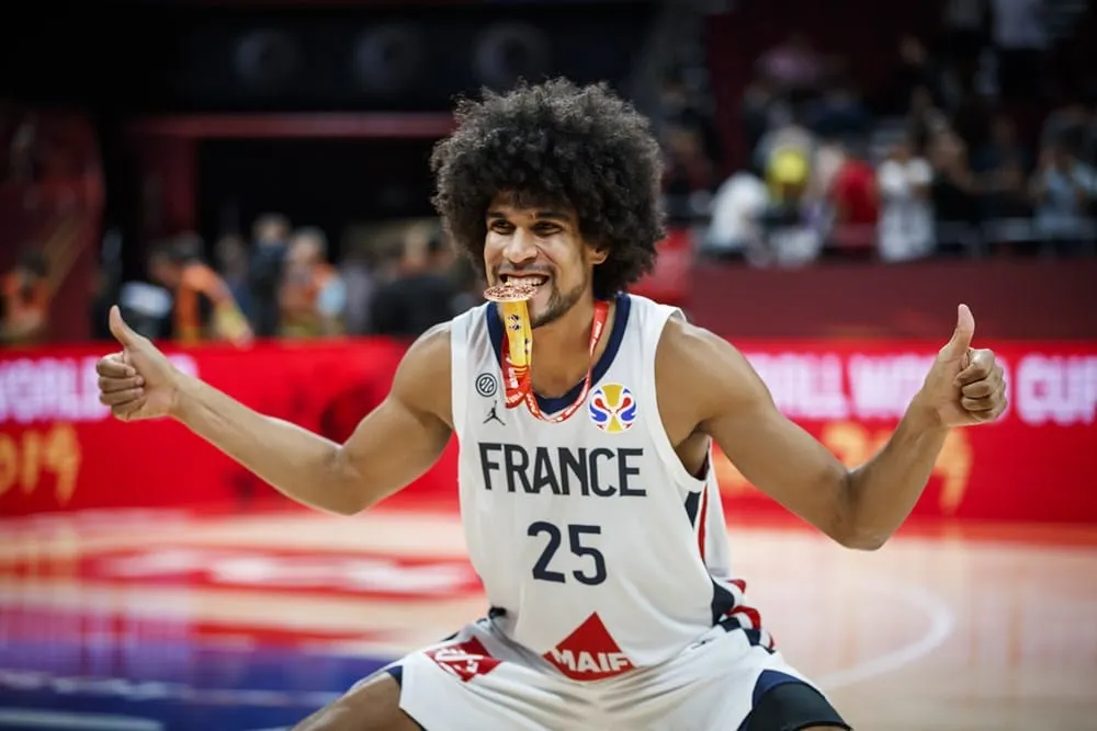 Les photos des Bleus avec leurs médailles de bronze