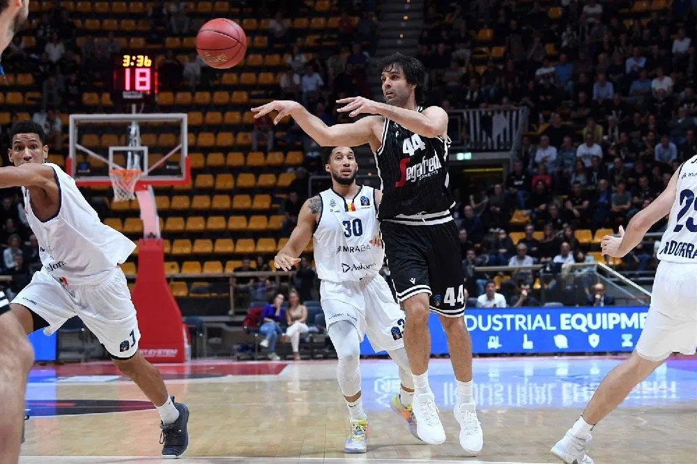 Italie – Gianmarco Pozzecco (coach de Sassari) à propos de Milos Teodosic: « je le considère comme un phénomène, un génie »