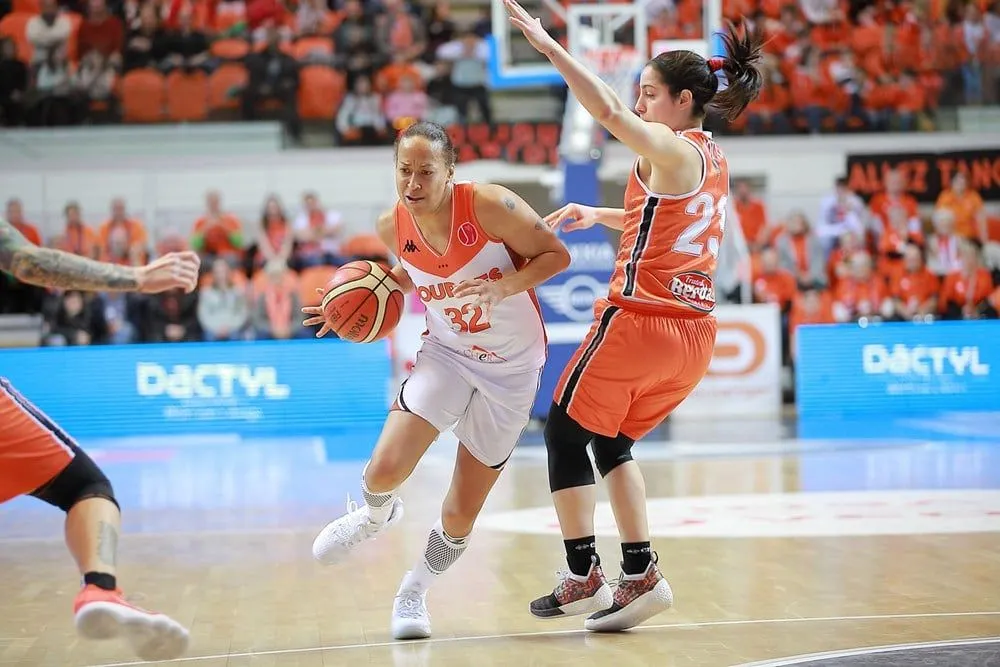 KB Sharp : « Être maman est vraiment la meilleure chose qui puisse arriver à une femme »