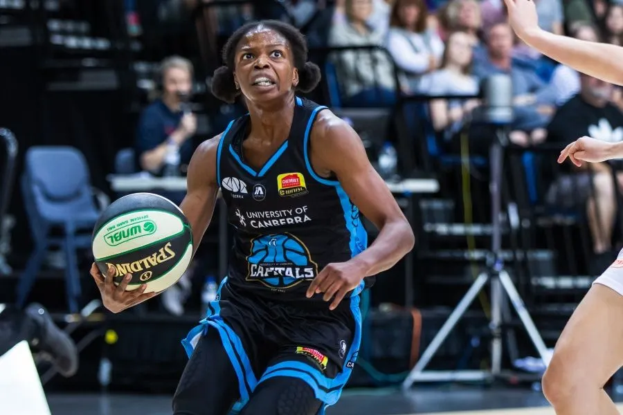 Australie: 13 points, 8 rebonds et 7 interceptions pour Olivia Epoupa