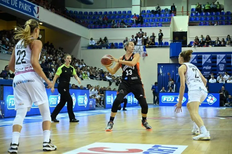 Interview – Elodie Godin (Bourges): « Plus il y a d’équipes fortes, plus ça me motive »