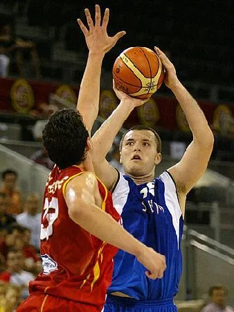 Serbie: Trahi par ses genoux, Milan Macvan prend sa retraite