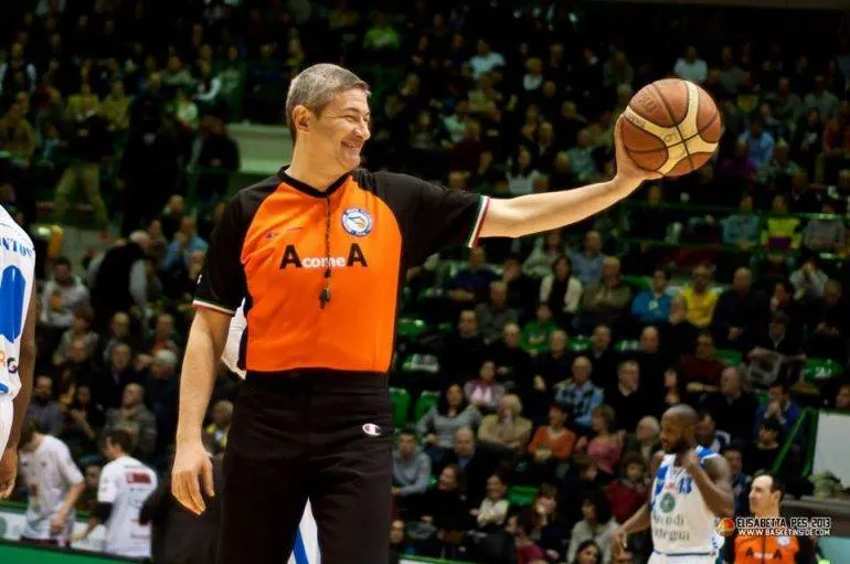 Le célèbre arbitre italien Luigi Lamonica prend sa retraite