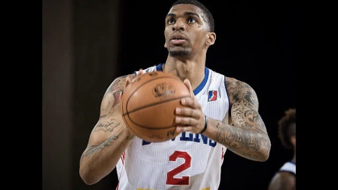 Roanne remplace Justin Carter par Devondrick Walker
