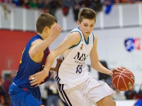 Vidéos: Des images de Luka Doncic à 14 ans en Espagne