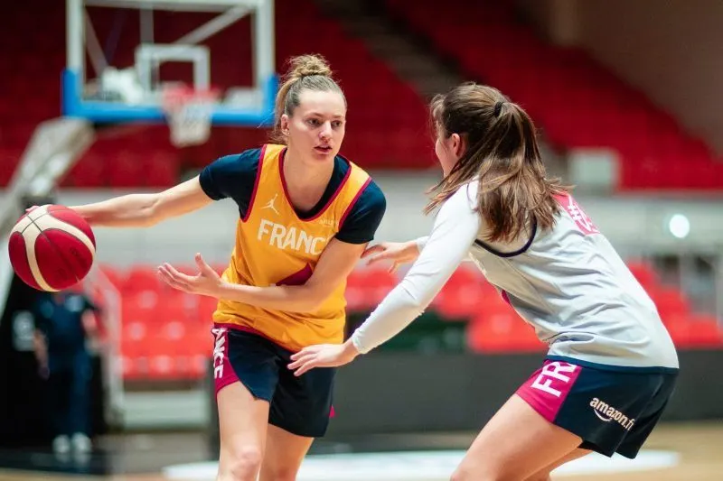 Vidéo: La préparation des Bleues avant France-Australie