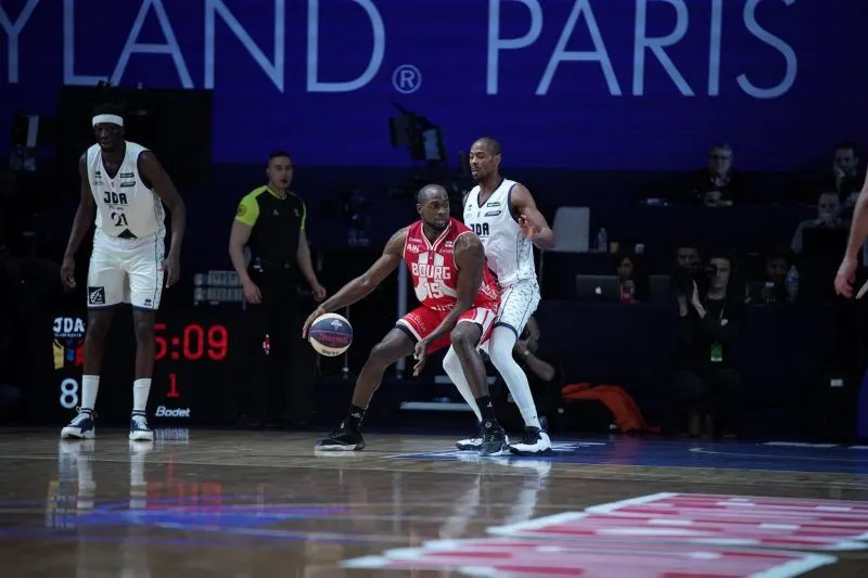 Bourg: un pas de géant vers les playoffs