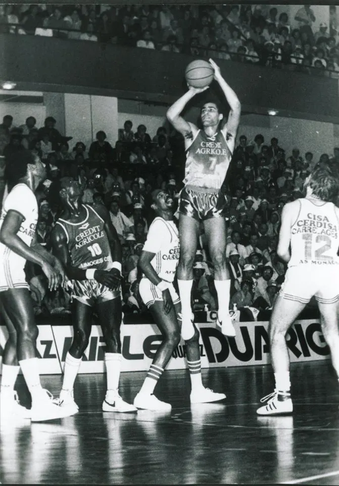 La photo: le jump shot de Richard Dacoury (Limoges)