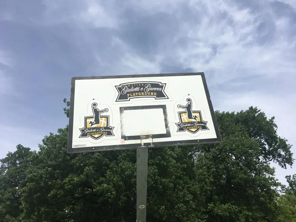 Italie: La ville de Bologne a fait enlever les cercles des panneaux de basket des playgrounds