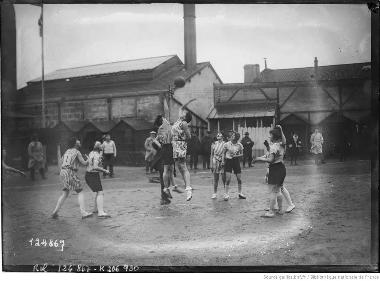 La photo: Un France-Luxembourg féminin en 1927