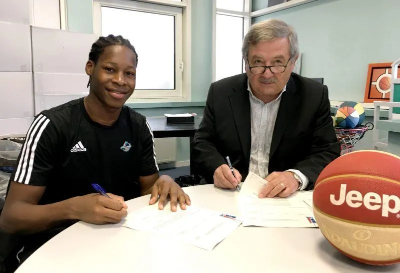 Pau: Premier contrat pro pour le meneur Gérald Ayayi