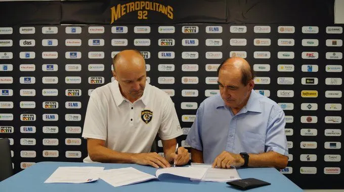 Jurij Zdvoc a signé son contrat avec les Metropolitans