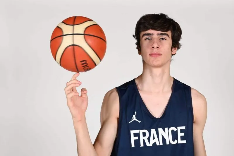 Espoirs: Maxime Raynaud (2,13m) rejoint Victor Wembanyama (2,20m) à Nanterre