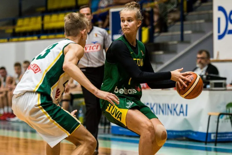 Lituanie: Les U16 garçons atomisent l’équipe A féminine. Juste Jocyte a joué contre son frère