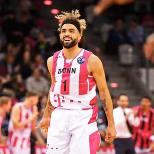 Allemagne: Un joueur de Bonn licencié pour avoir répandu des théories du complot sur le coronavirus