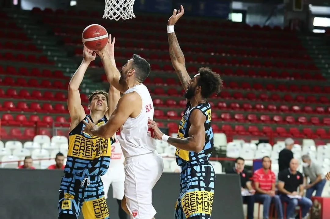 Italie: 34 points pour Luis Scola (Varese) face à Cremone