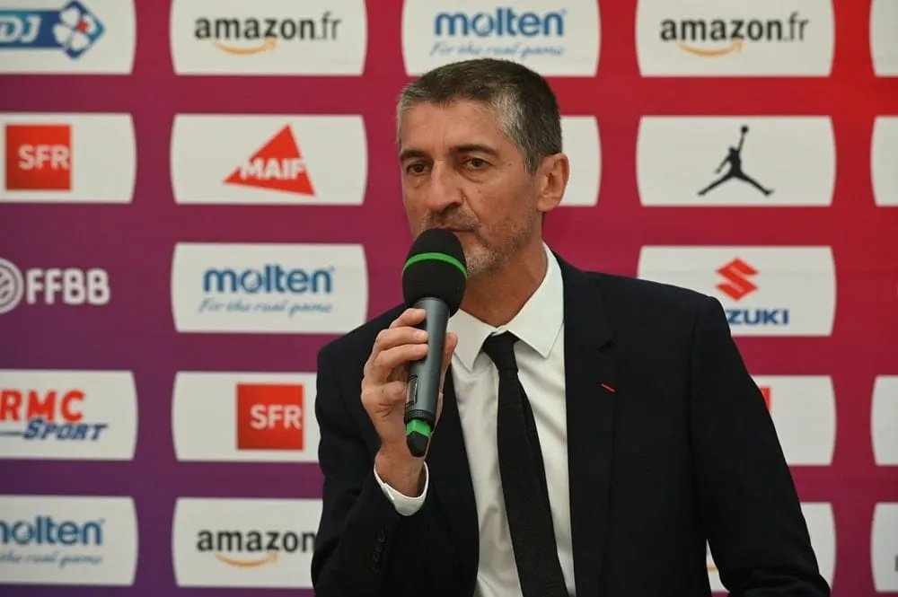 Le président de la FFBB, Jean-Pierre Siutat, remet en cause le statu quo quant au nombre de clubs en Betclic Elite