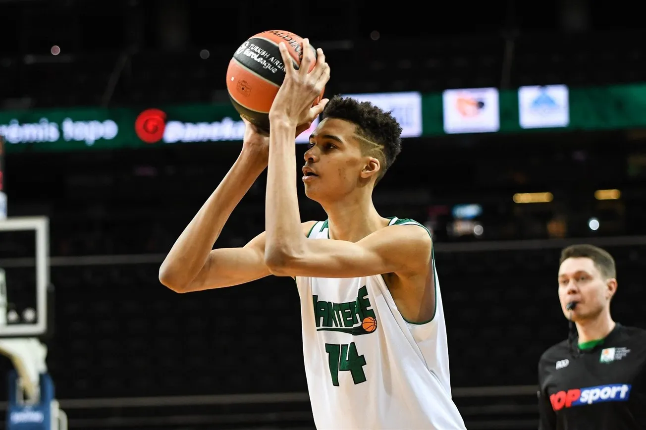 Double licence pour Victor Wembanyama (Nanterre 92) qui jouera aussi avec le Pôle France