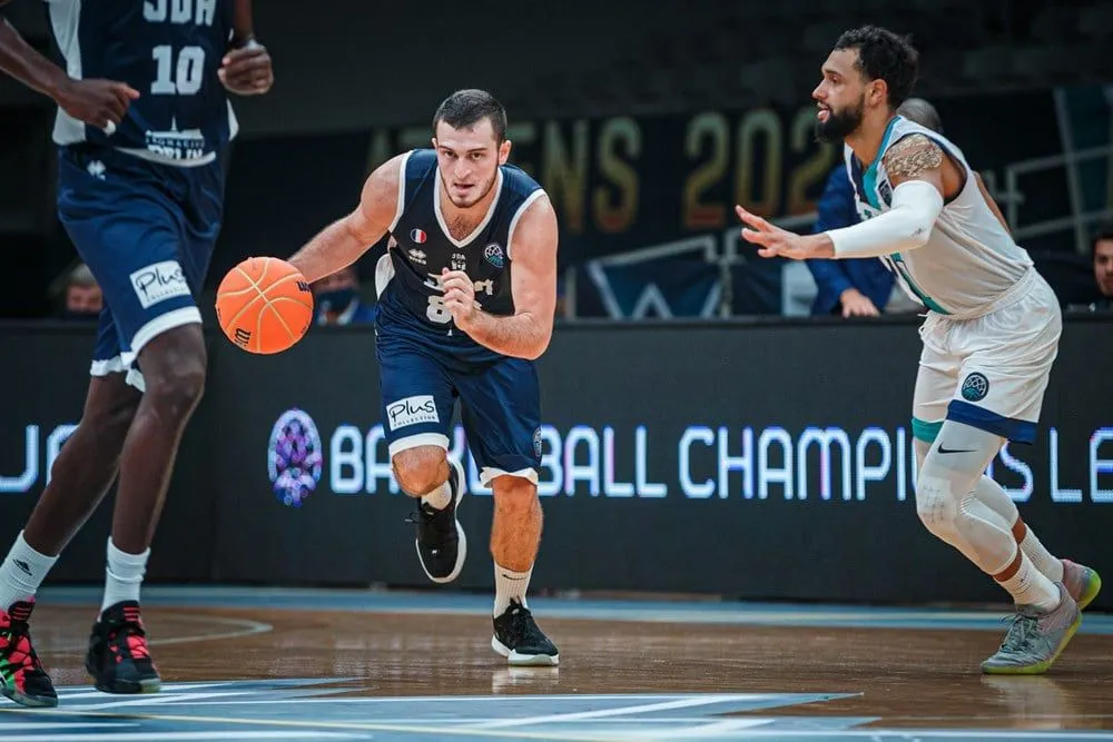 La Jeep Elite en Europe : Une faible moyenne de taille, beaucoup de turnovers dans les effectifs, davantage de points qu’en Espagne…